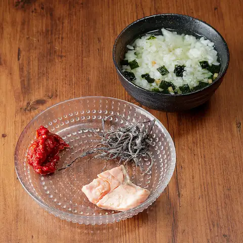お茶漬け(サーモン/チャンジャ/梅/塩昆布)