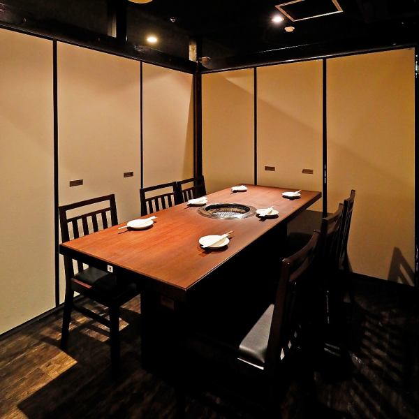 Enjoy your meal at our convenient access, a 1-minute walk from Sakaisuji Hommachi Station.We have complete private rooms for 4 people, 6 people and 8 people.All the doors of the private rooms are removable, so you can spend a large number of banquets in a private space.Each table is equipped with a smoke exhaust roaster and is constantly ventilated.