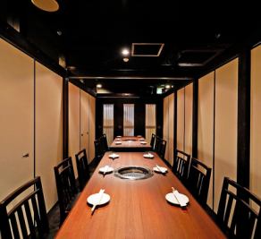 [Perfect for various banquets★] The doors can be removed to turn the room into one that can accommodate 12, 16, 22, 24, or 52 guests.