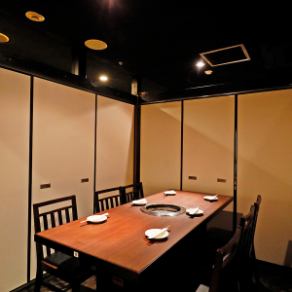 [Relax in a calm space♪] The doors can be removed to turn the room into a space that can accommodate 12, 16, 22, 24, or 52 people.