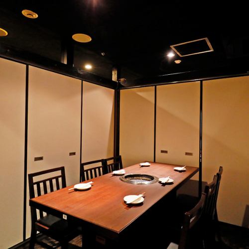[Relax in a calm space♪] The doors can be removed to turn the room into a space that can accommodate 12, 16, 22, 24, or 52 people.