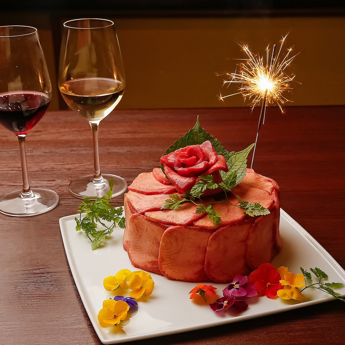  記念日やお誕生日に♪特製牛タンケーキご用意しております♪