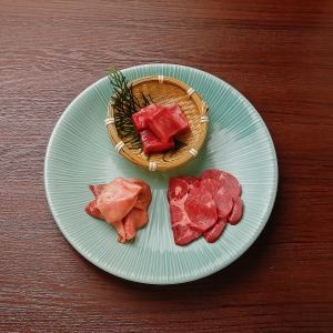 牛たんホルモン盛り合わせ