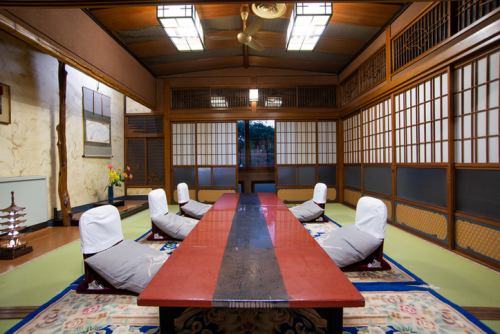 <p>【お顔合わせにもピッタリ◎2階席】2階席にはお顔合わせなどにもピッタリの個室をご用意しております！慶事などにも大好評の当店自慢の料理を皆様でご堪能ください♪※現在はテーブルのお席がございます。</p>