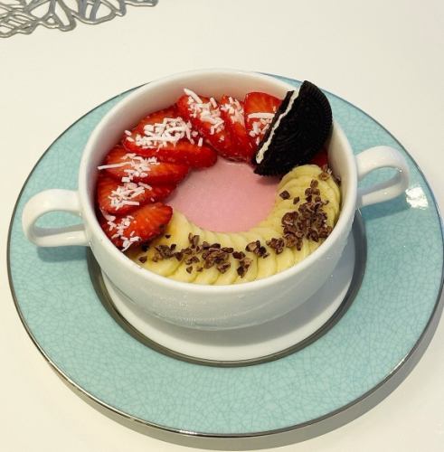 クラッキングアサイーボウルstrawberry