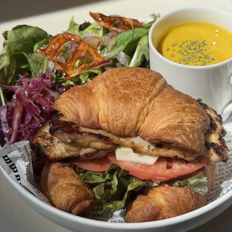 ハーブチキンのサンドイッチ