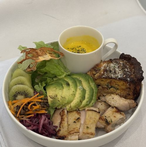 ハーブチキンと自家製キッツシュ