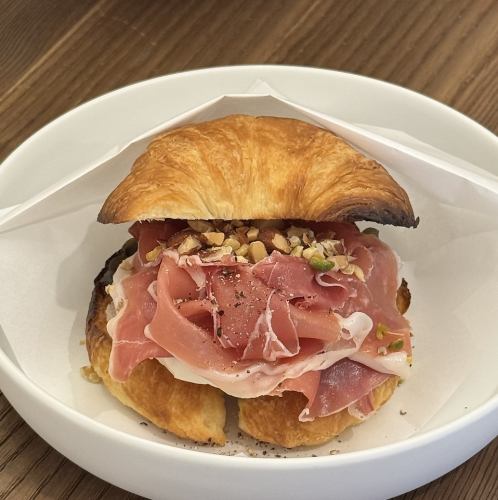 生ハムチーズのサンド1680