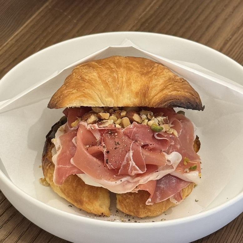 生ハムチーズのサンド1680