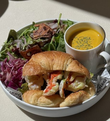 クロワッサンサンド