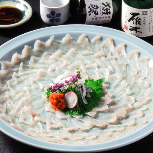 We also offer carefully selected menus such as blowfish sashimi and fresh fish assorted with the Seven Lucky Gods!