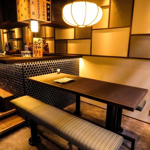 [1st floor table seats: 2-6 people] Enjoy a small party or a quick drink♪ A 6-person table seat located next to the counter.A modern Japanese space with the comfort that only an izakaya can offer and an adult atmosphere.Perfect for a quick drink or a small party!