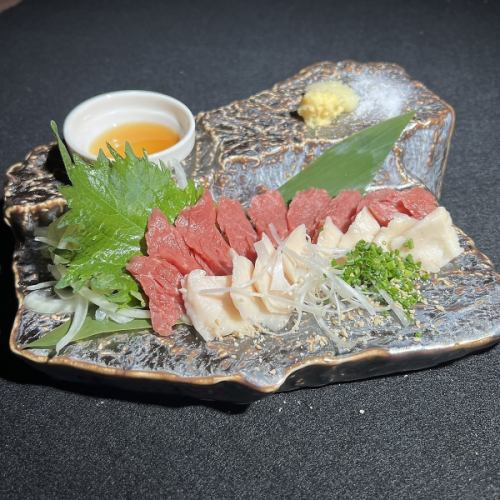 Assorted horse sashimi delivered directly from Kumamoto