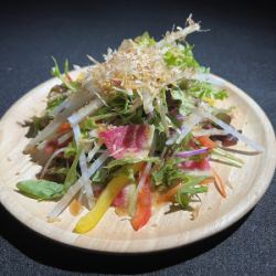 Radish and crunchy small fish salad