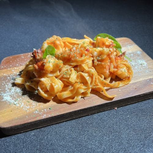 Tomato cream pasta with shrimp and crab