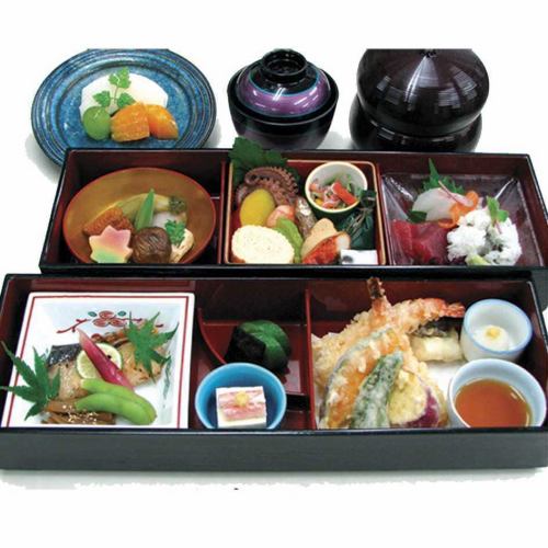 あやめ御膳　二段重です+吸物付