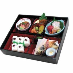 松花堂弁当　3,500円（店内飲食税抜価格/3,182円）吸物付　