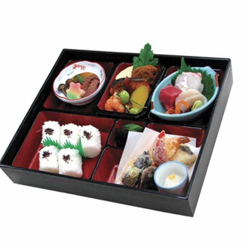 松花堂弁当　3,500円（店内飲食税抜価格/3,182円）吸物付　