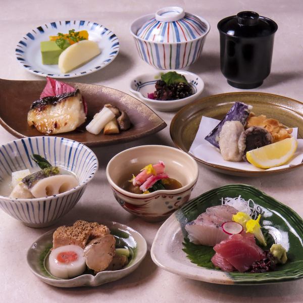 平日お昼の限定メニュー、京づくし御膳＋華やぎ。2,420円