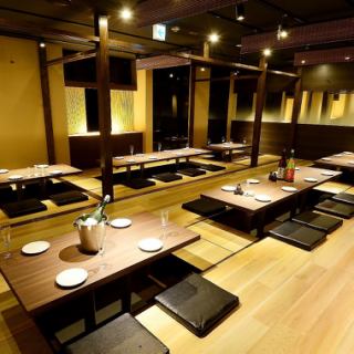 [Completely private room for 40 to 60 people (digging)] Creating a space for designers who have worked on numerous restaurants is exceptional ◆ Dining in a fashionable space is a bit different.We are waiting for various banquet courses, single dishes, all-you-can-drink plans, and reservations for seats only.