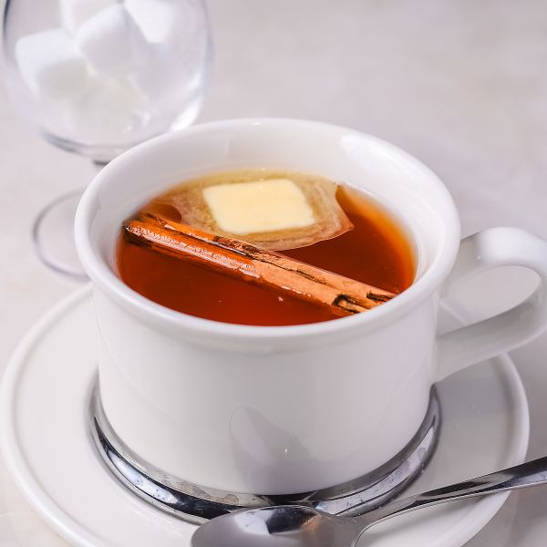 ホットバタードラムでほっと一息。心温まる夜カフェでリラックスした時間をお楽しみください