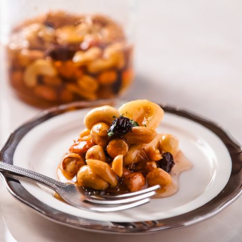 香り高い自家製ラム酒ハニーレーズンナッツの魅力