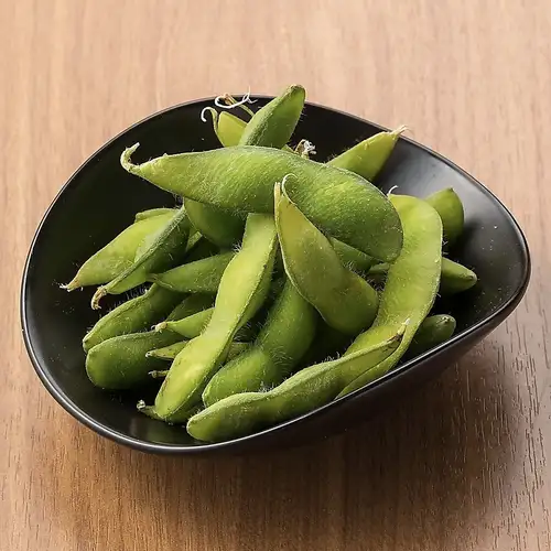 Salt-boiled green soybeans