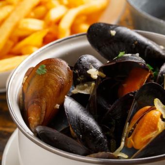Steamed mussels with wine M [500g] / L [1kg]