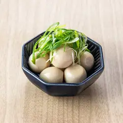 Quail eggs seasoned