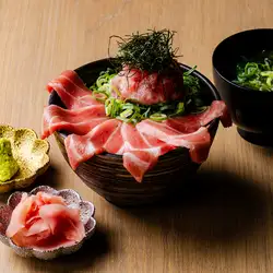 Fatty tuna and green onion rice bowl