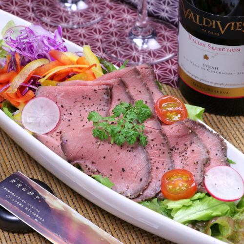 Roast beef and seasonal salad