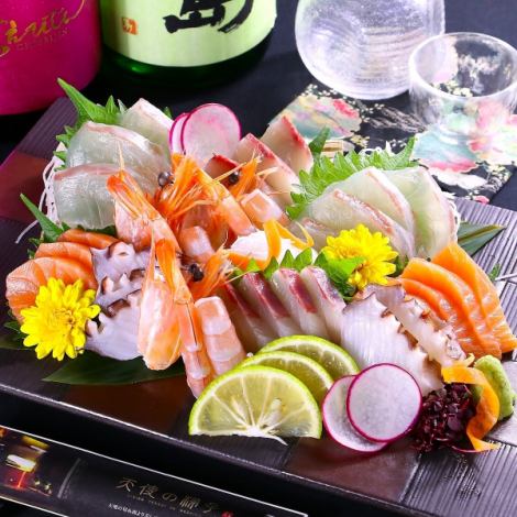 A luxurious sashimi platter is also available.It can be used for banquets and private events.