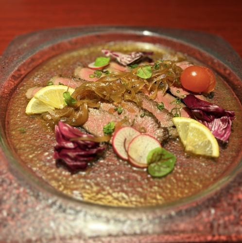 おおいた和牛イチボのグリルタタキ仕立てあっさり玉ねぎソース