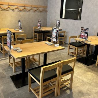 11時半～15時まではランチ営業♪気軽に入れて落ち着く雰囲気が◎4名様テーブル10卓