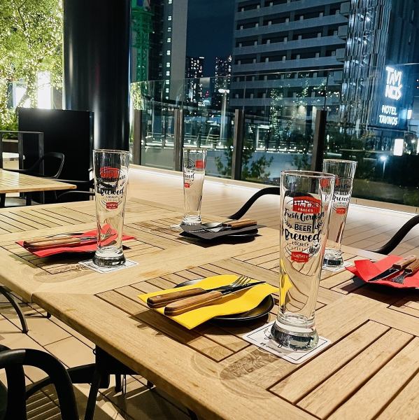 季節を感じることのできる開放的なテラス席や窓際のカウンター席は、春や夏にはビアガーデン気分を味わうことができます♪仕事帰りの1杯や、お買い物の休憩、デートなど1杯からでも気軽にビールを楽しみにいらしてください！ビールにぴったりのおつまみや、平日はランチメニューもご用意してお待ちしております♪