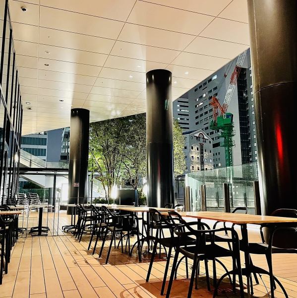 竹芝駅徒歩１分/浜松町駅徒歩５分。竹芝ポートシティ内にある本格ドイツビールとドイツ料理を味わえるお店【シュマッツ・ビア・ダイニング東京ポートシティ竹芝店】。ドイツのブリュワリーとタッグを組んでシュマッツオリジナルレシピで醸造した、ここでしか飲めない本格クラフトビールをお楽しみいただけます！