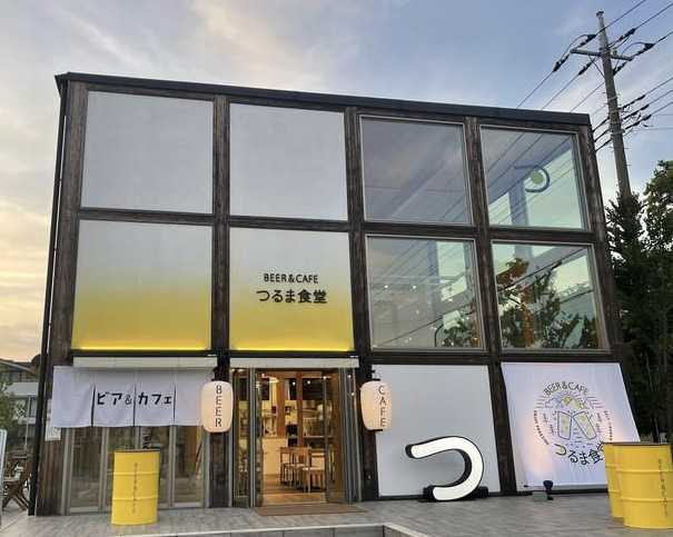 開放感あふれる明るい空間が魅力のビア＆カフェ。木の温もりと洗練されたデザインが調和し、リラックスした雰囲気を演出します。普段のランチやカフェ利用に美味しい料理と共に、心地よい時間をお楽しみください。