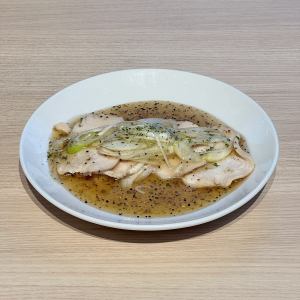 蒸し鶏のネギ塩だれ