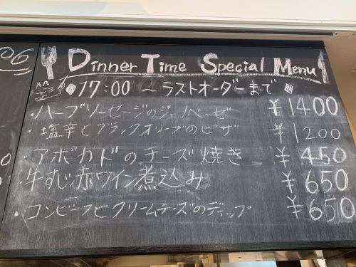 ・
＼シェフの気まぐれ！黒板メニューをご紹介🍽️／

当店看板のクラフトビールに塩辛とブラックオリーブのピザ🫒🍺
各種ワインに合うコンビーフとクリームチーズのディップ🍷
お酒にめちゃ合うラインナップ揃えました！
飲みたい方もガッツリご飯な方も、ぜひぜひ楽しんでくださいね🙌

アラカルトのメニューにつけられる90分飲み放題は2970円！
クラフトビールも飲み放題にすると4290円💴
気持ち良い夜飲み、楽しんでください🍺

ご予約はお電話、DMにて承ります☺️

*ENJOY PARKSIDE KANPAI! LIFE * 

#つるま食堂#南町田 #南町田グランベリーパーク #ご近所ビストロ #大衆酒場 #地域盛り上げ　#飲食店　#ダイニング#カフェ#カフェが好き　#クラフトビールが好き #スイーツが好き　#おいしいものが好き#スポーツが好き　#鶴間公園　#南町田カフェ
#居酒屋　#ワインバル　#南町田カフェ グルメ　#ビール　#クラフトビール