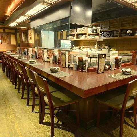 [One person is also welcome ♪] The special seats at the yakitori restaurant are counter seats! It is a luxury seat where you can bake in front of you and eat skewers as hot as you can! A cozy izakaya ideal for talking ◎ Enjoy the brand of Japanese sake and local beer with authentic yakitori ♪