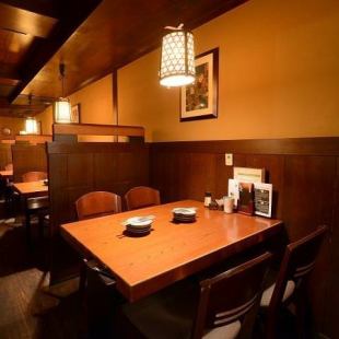 It is a table box type seat.The counter is close by and there are plenty of realistic seats! For gatherings with friends and women's gatherings ☆ For foreign customers, menu books written in English, Simplified Chinese, Traditional Chinese, and Korean are also available. We have prepared ♪