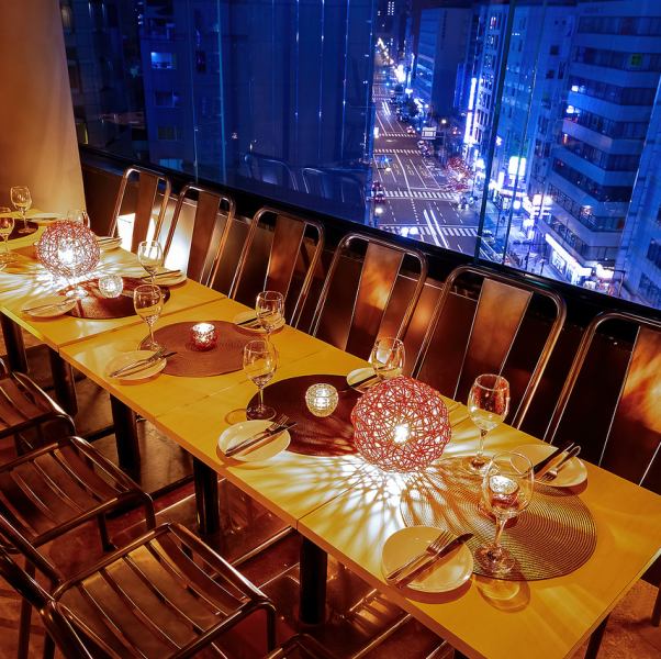 A panoramic view of the night view! The most popular table by the window is perfect for a date or a girls' night out♪ You can relax and enjoy your meal with the subdued indirect lighting.A stylish shop where you can enjoy yourself without worrying about your surroundings!