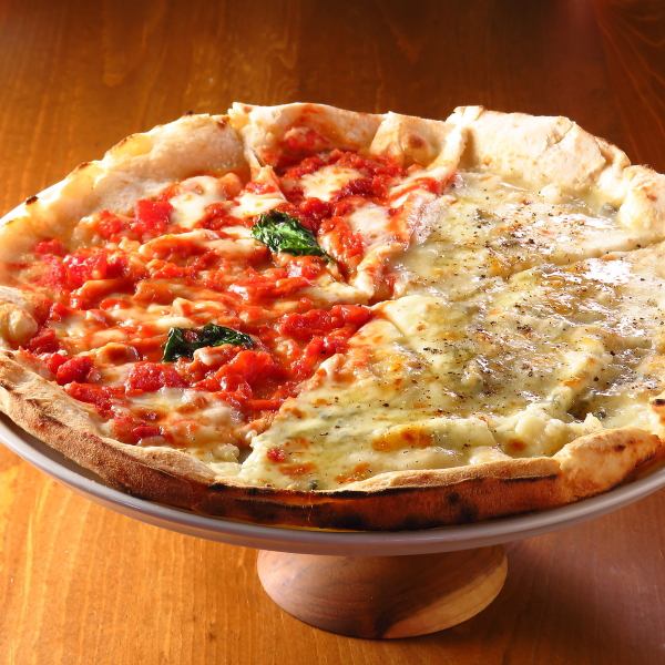 Enjoy VANSAN's proud, piping hot, handmade "oven-baked pizza"!