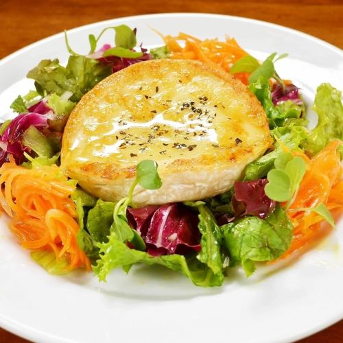 Roasted camembert cheese salad