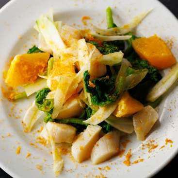 Hokkaido scallops, orange and spring vegetable salad