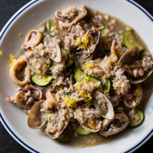 壱岐産ヤリイカとアサリ　季節野菜のリゾット