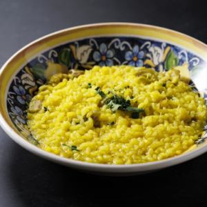 ふきのとうとサフランのチーズリゾットリゾット・アラ・ミラネーゼ