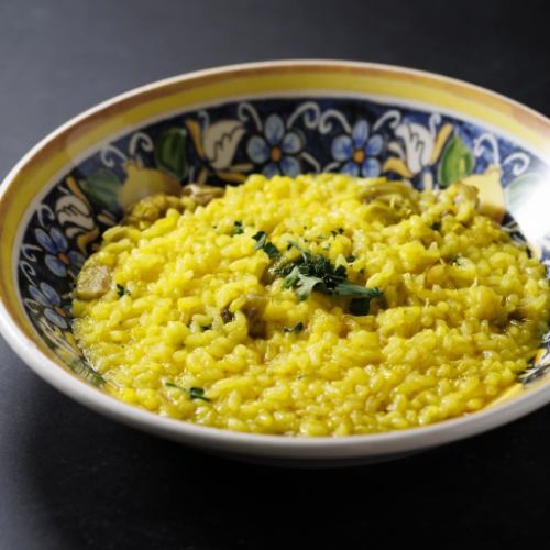 ふきのとうとサフランのチーズリゾットリゾット・アラ・ミラネーゼ
