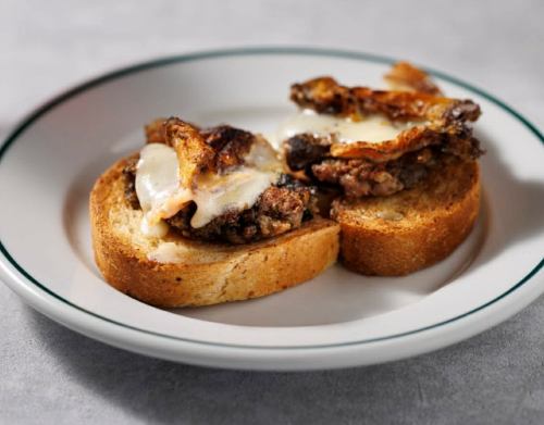 イタリア産山羊のチーズとお肉のグラタン