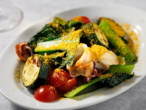 壱岐産　ヤリイカと季節野菜のソテー　カラスミがけ
